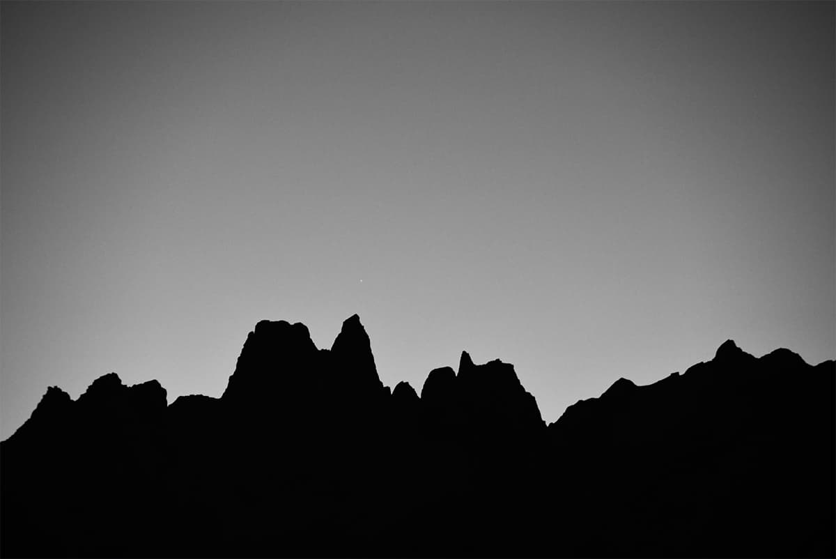 India himalayas trek sunrise silhouette