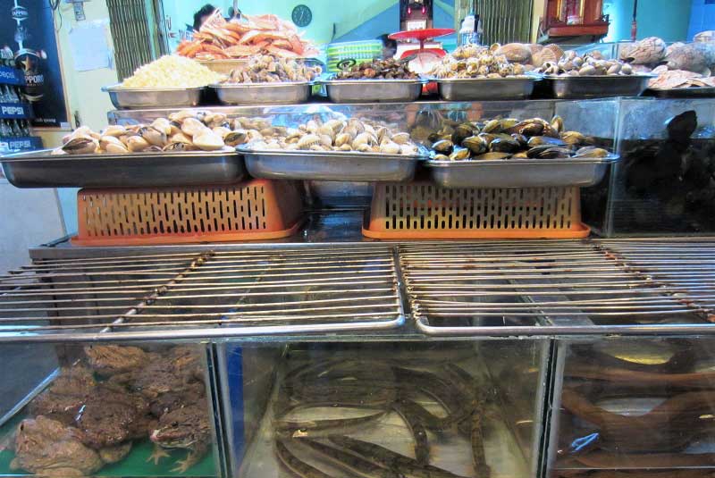 blog vietnam saigon market food geoex