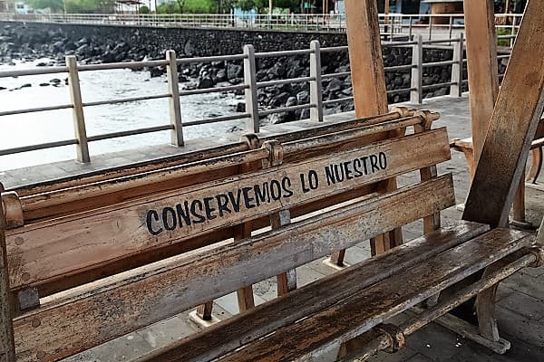 galapagos conservation bench2