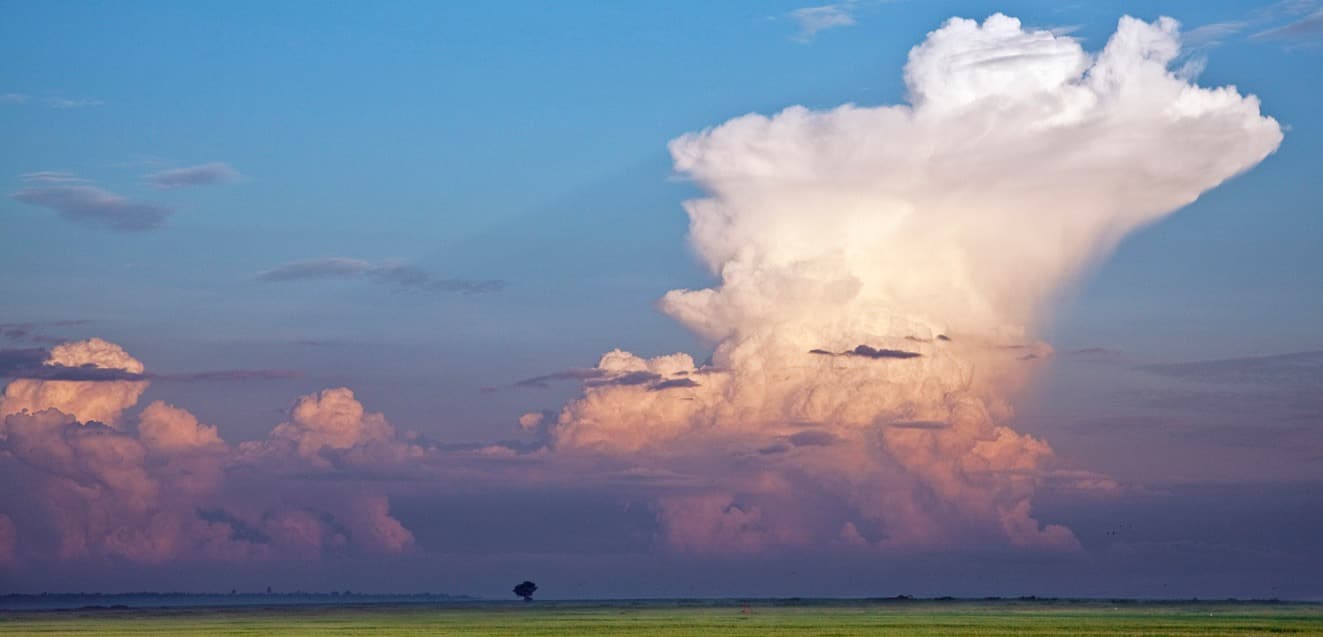 kenya lake victoria cumulonimbus cloud