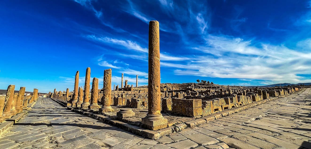 main algeria timgad ruins columns