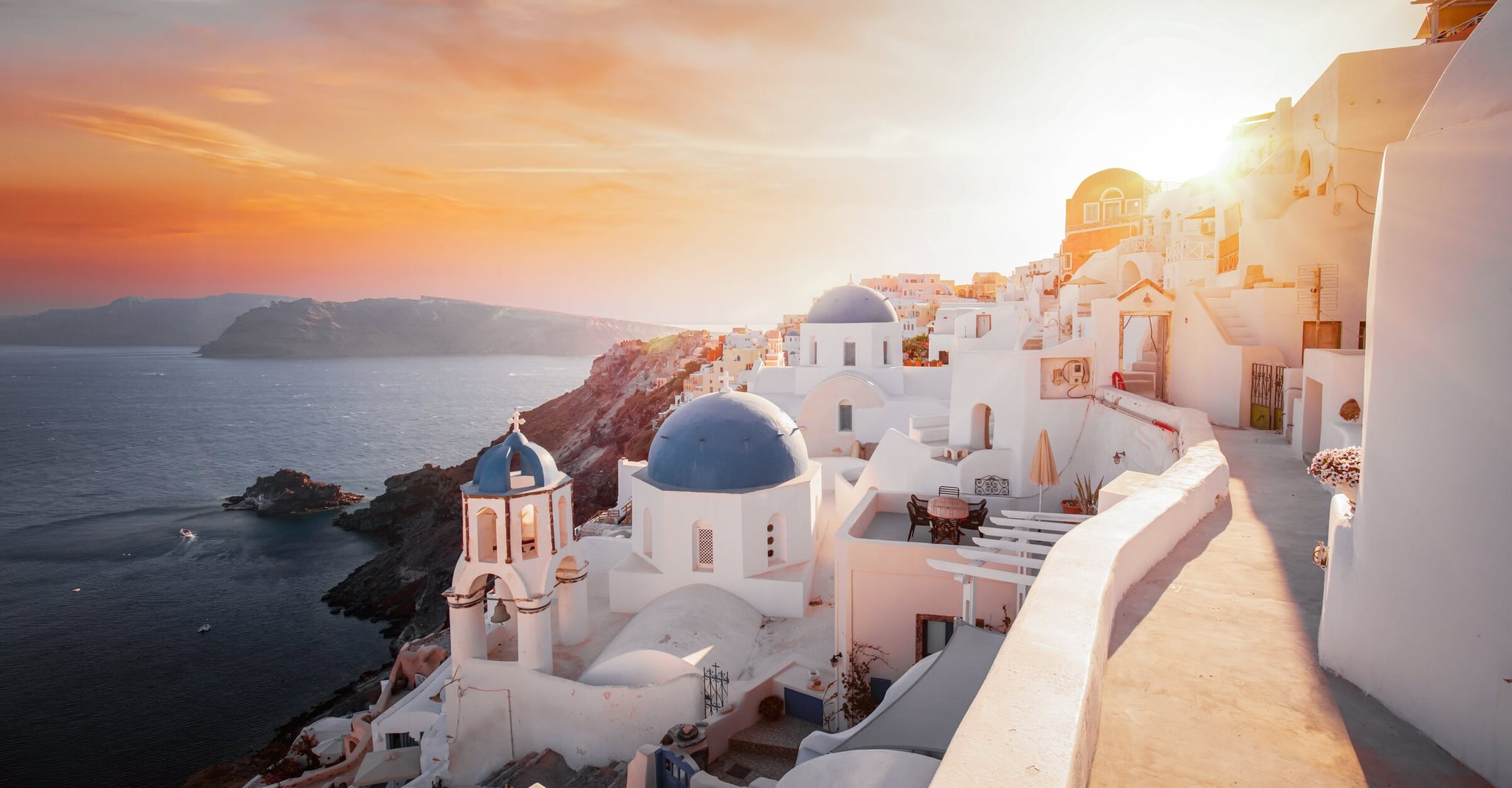 Picture of the coast in Santorini, Greece