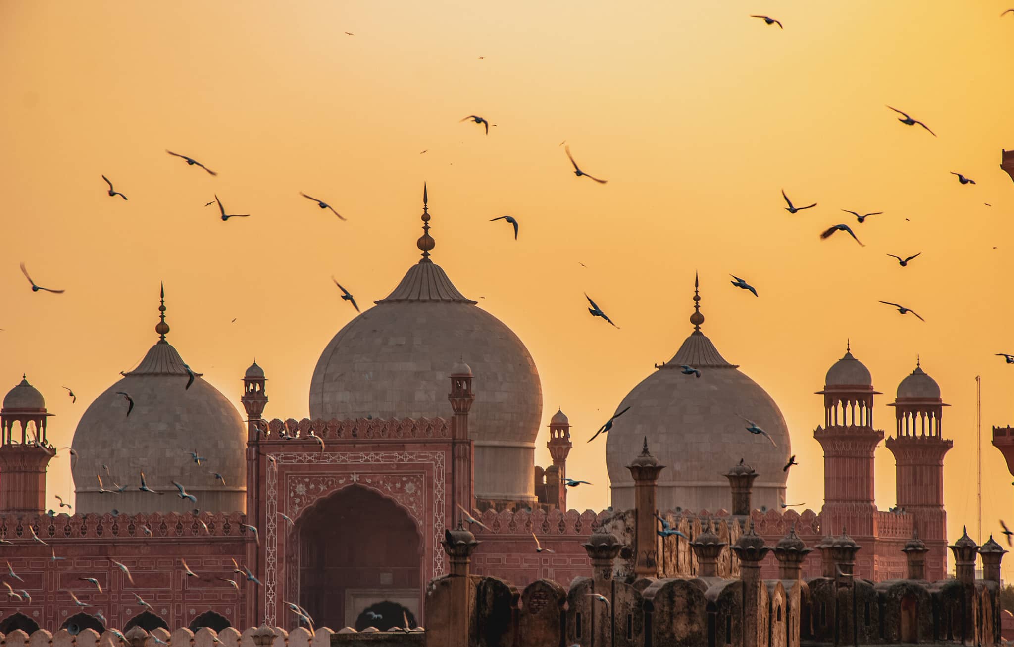 Southern Pakistan: Confluence of Civilizations gallery Gallery4 BadshahiMosque Pakistan GeoExLuxuryTravel GettyImages 1197077400 GhulamHussain