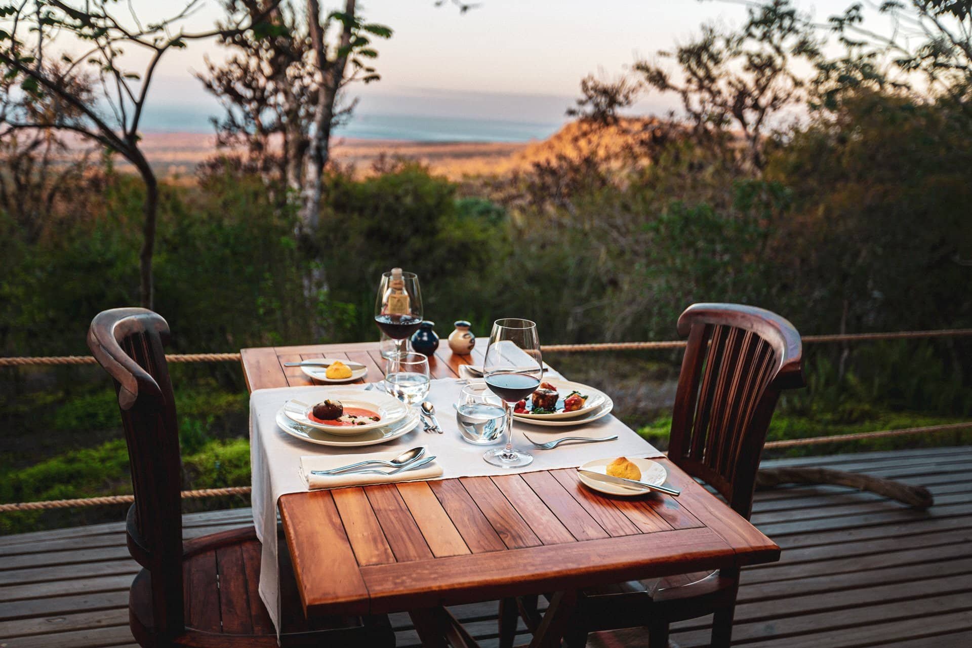 A Galápagos Safari gallery Gallery4 Galapagos Safari Camp Dining Couple 3GSC