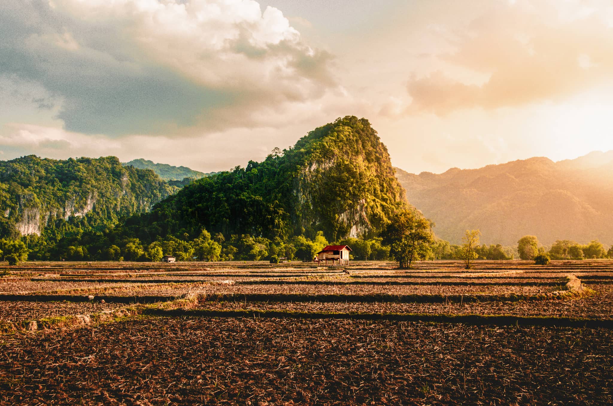 Laos Revealed gallery Gallery Laos Mountains of Kong Lor GettyImages 2186151187