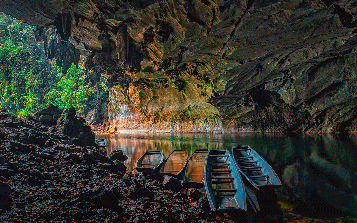 Boat rafting in Kong Lor Cave in Phu Hin Bun National Park, Laos