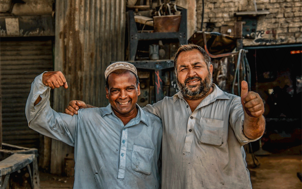Jingle truck painters in Pakistan