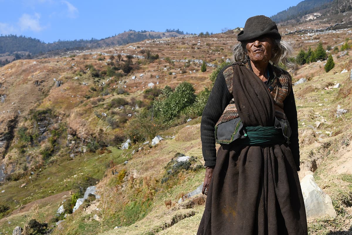 india himalayas trek woman local villager ramni