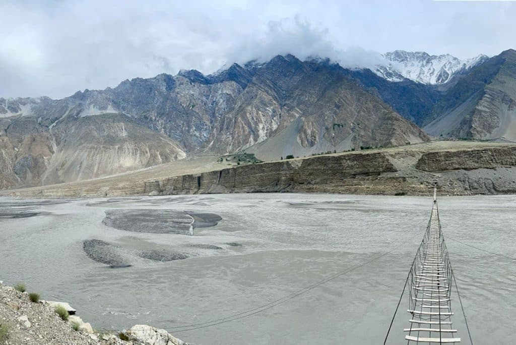 pakistan hunza karakorum suspension bridge 1024x684