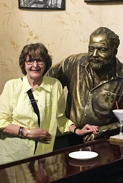 Anne Sigmom with Hemingway statue at El Floridita