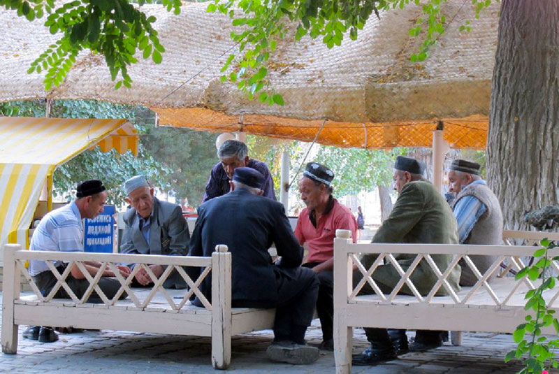 Gathering of Uzbek men at Lyab-i Hauz Chaikhana, Bukhara, Uzbekistan, Silk Road