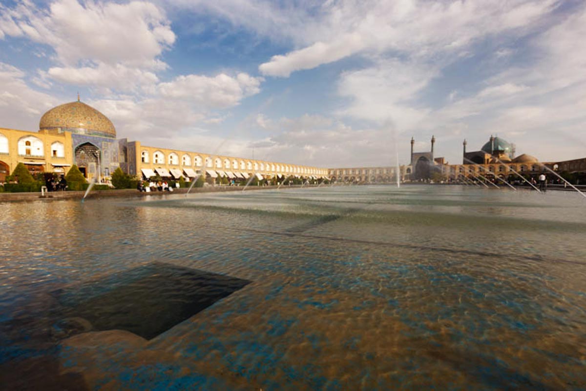 Naqsh-e Jahan Square with fountain, Esfahan, Iran.
