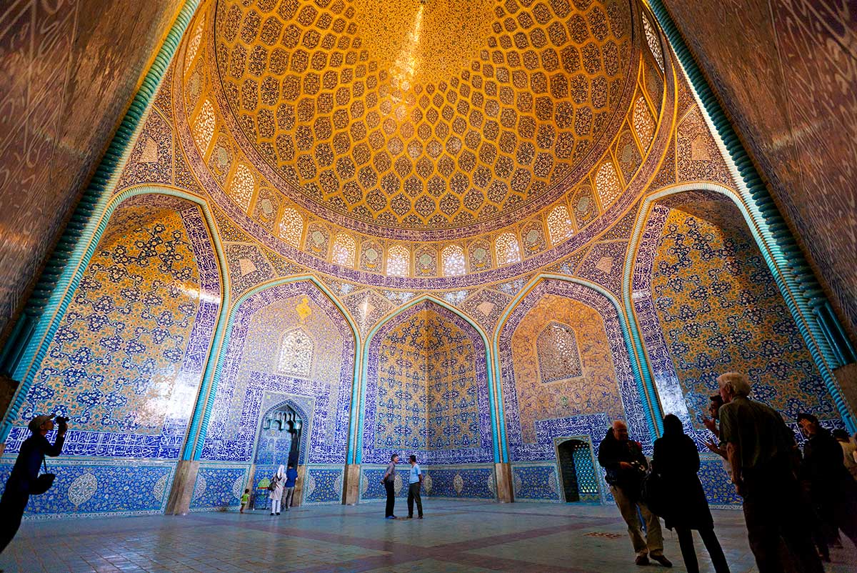 Interior of Sheikh Lotfollah Mosque, set on Naqsh-e Jahan Square, Esfahan, Iran. 