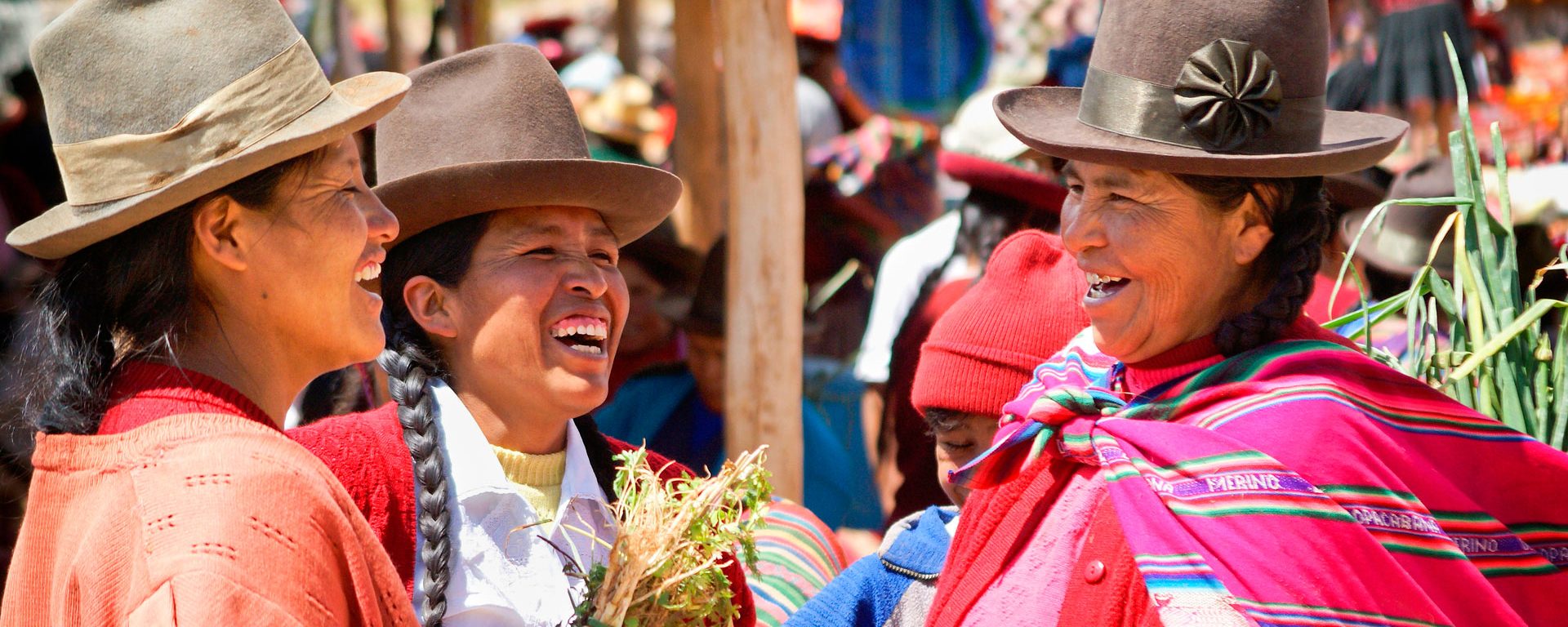 Quechua Indian women at Sunday market, Chinchero, Urubamba Valley, Peru